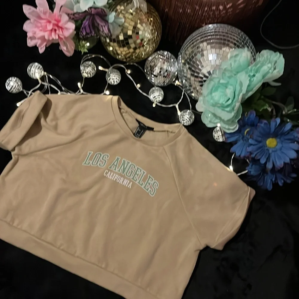 Short Sleeve Crew Neck Crop Top - Picture 4 of 8
